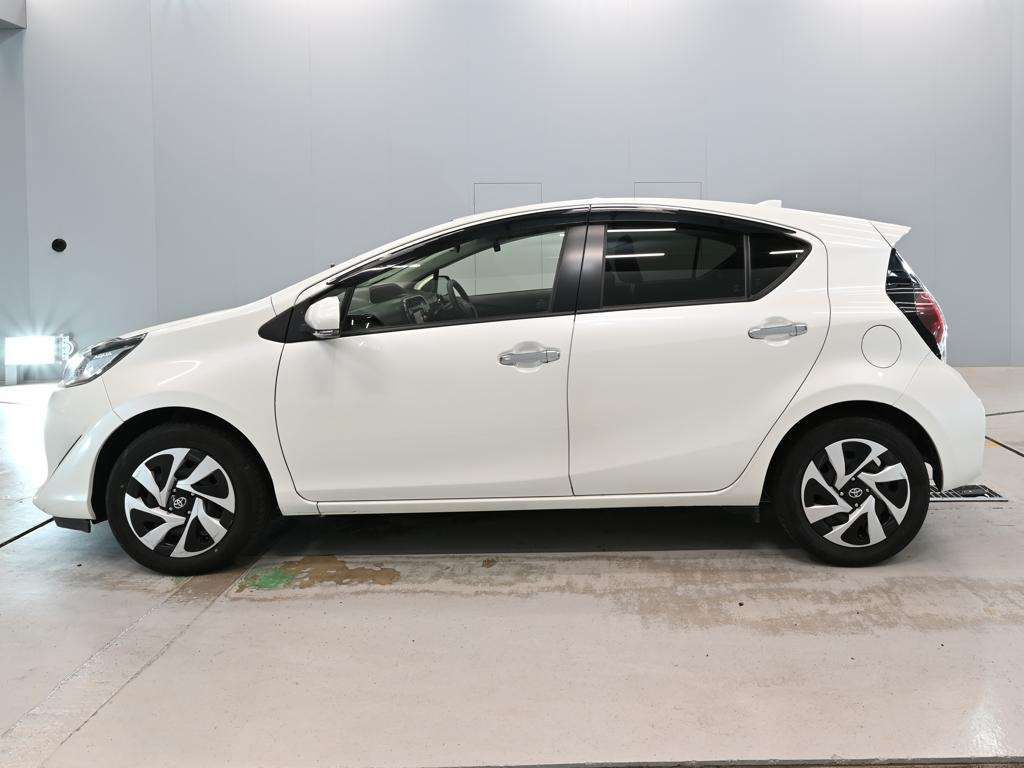 2021 Toyota Aqua S Style Black TSS auction photo 4