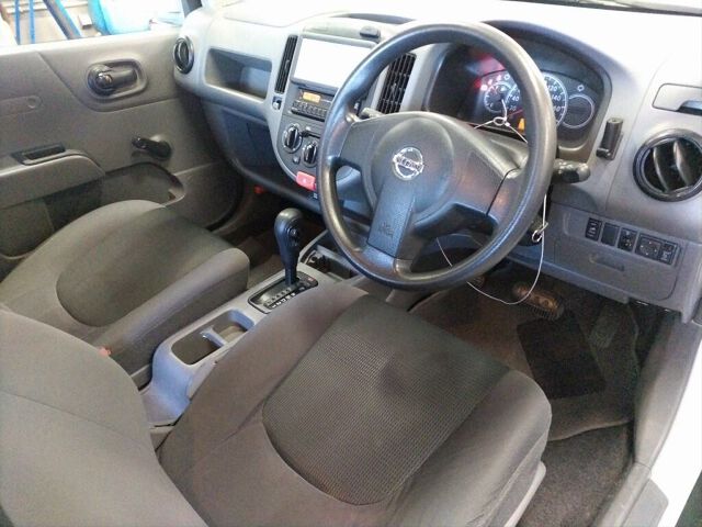 2012 Nissan AD DX 4WD auction photo 3