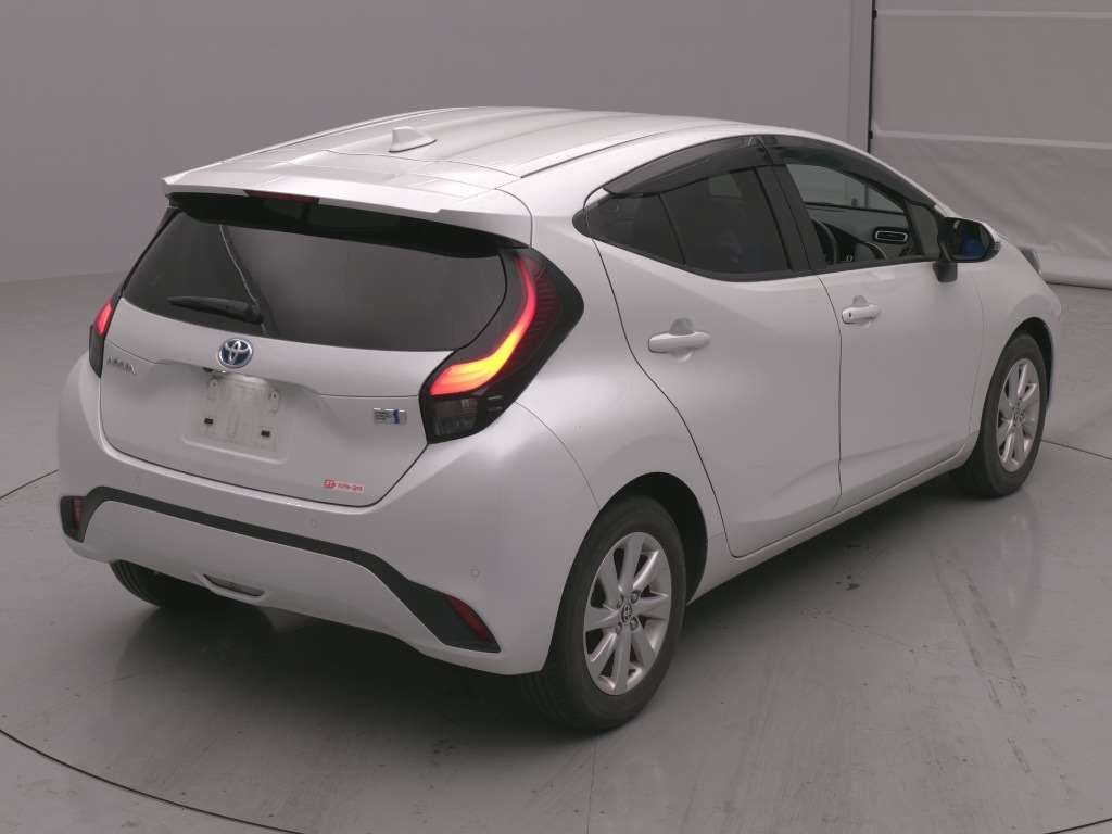 2022 Toyota Aqua Z auction photo 2