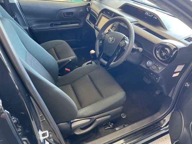 2016 Toyota Aqua S auction photo 4