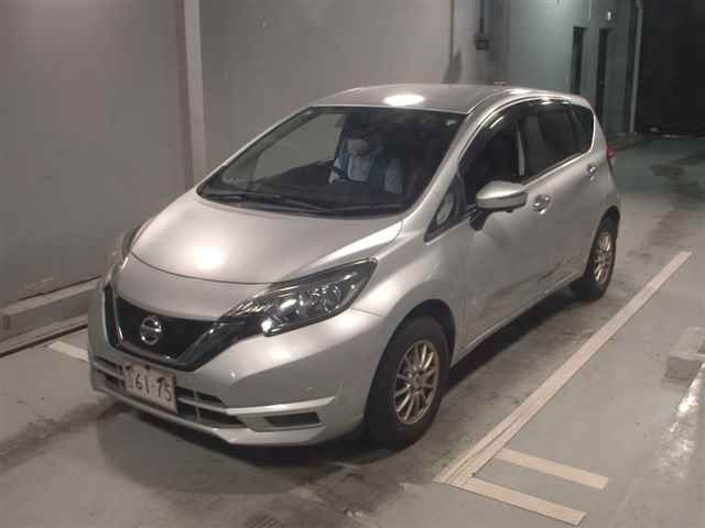 2017 Nissan Note X FOURスマートセーフティエディ auction photo 4