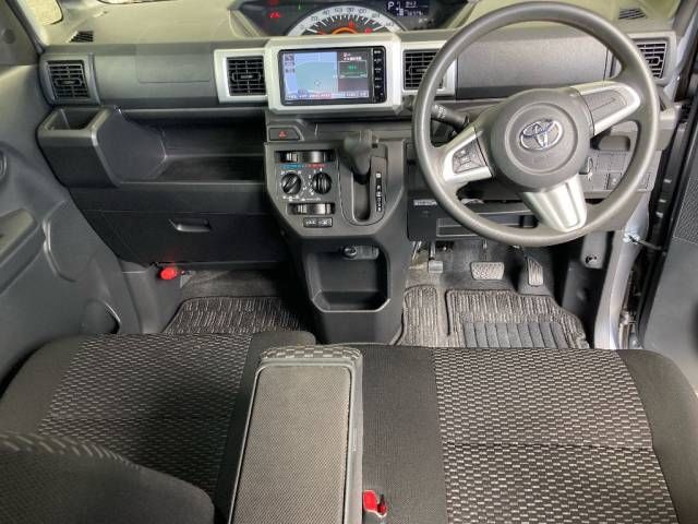 2016 Toyota ピクシスメガ D auction photo 4