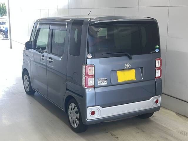 2016 Toyota ピクシスメガ D auction photo 3