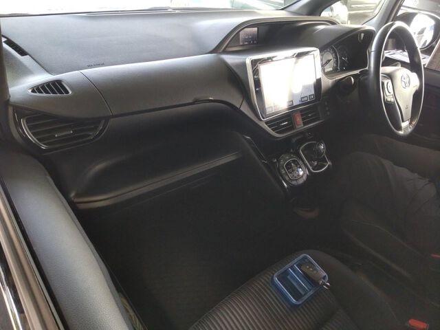 2017 Toyota Noah HV SI auction photo 3
