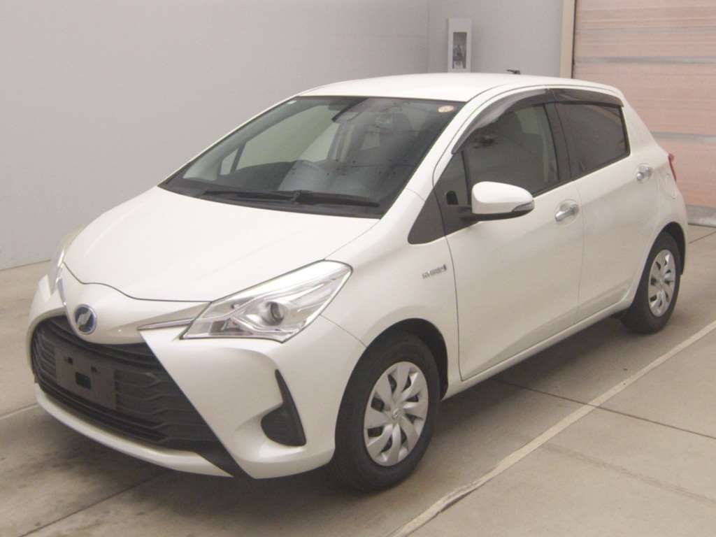 2018 Toyota Vitz ハイブリッドF セーフティーED Japan auction vehicle