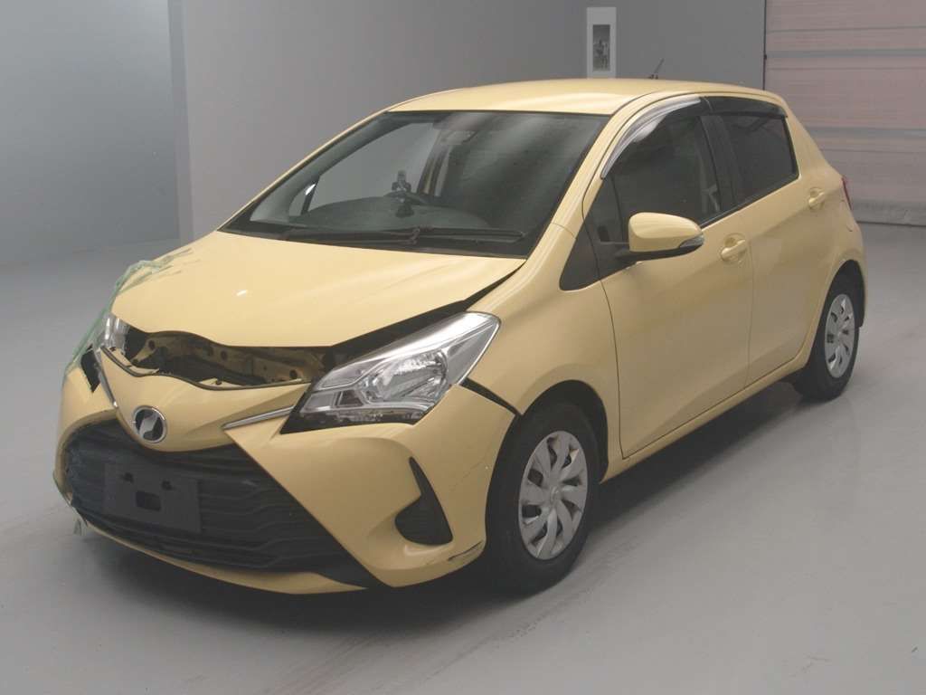 2018 Toyota Vitz F Japan auction vehicle