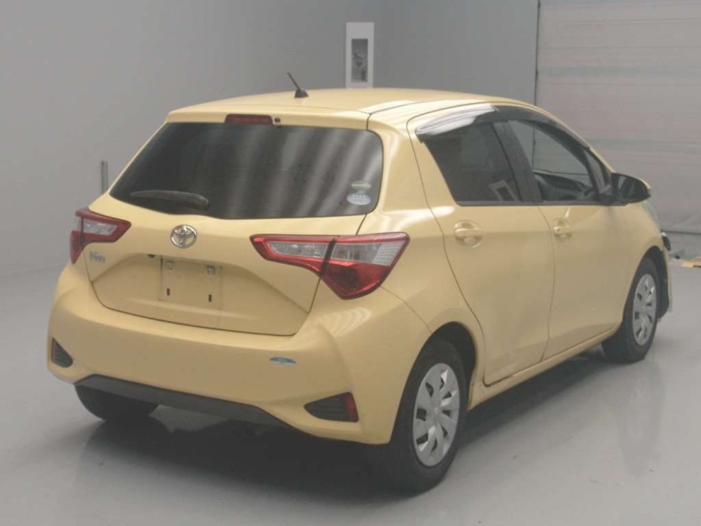 2018 Toyota Vitz F auction photo 2