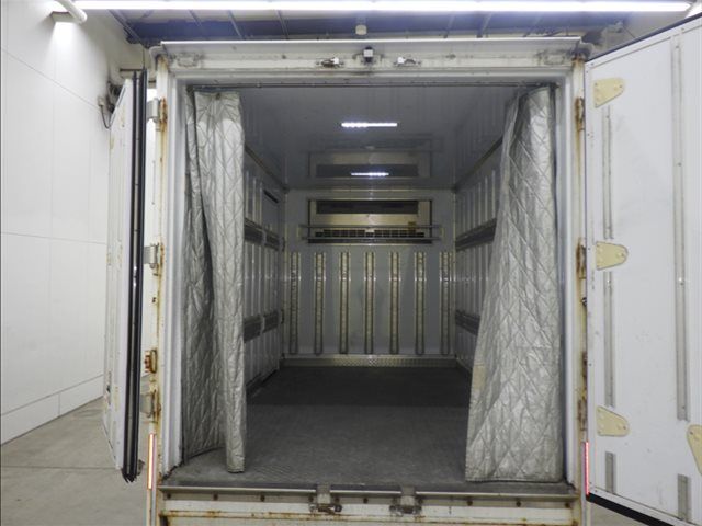 2021 Isuzu Elf Refrigerated and frozen trucks auction photo 4
