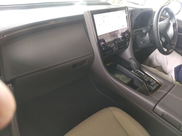 2025 Toyota Alphard Executive Lounge auction photo 3