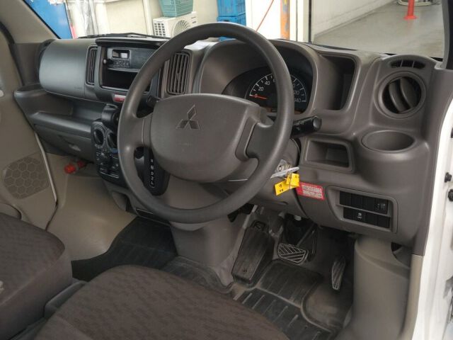 2022 Mitsubishi Minicab M auction photo 3