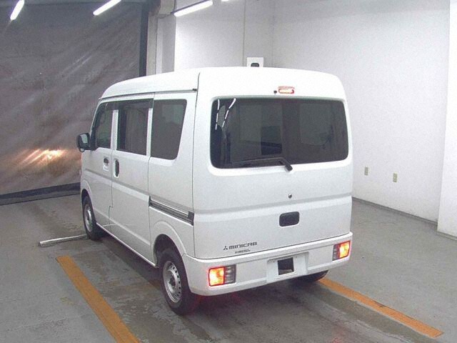2022 Mitsubishi Minicab M auction photo 2
