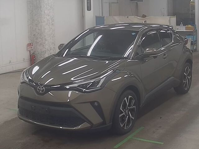 2022 Toyota C-HR G-T 4WD auction photo 4