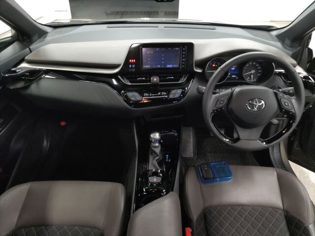 2022 Toyota C-HR G-T 4WD auction photo 3