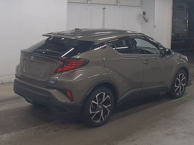 2022 Toyota C-HR G-T 4WD auction photo 5
