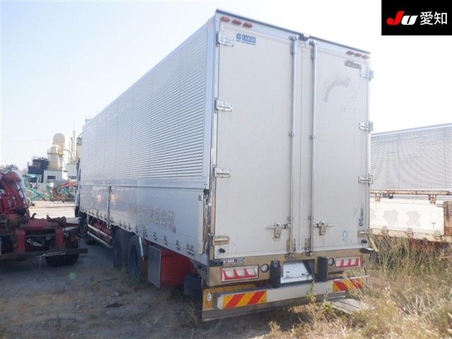 2017 Isuzu Giga auction photo 2