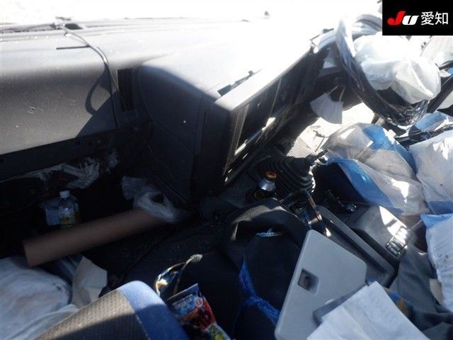 2017 Isuzu Giga auction photo 3
