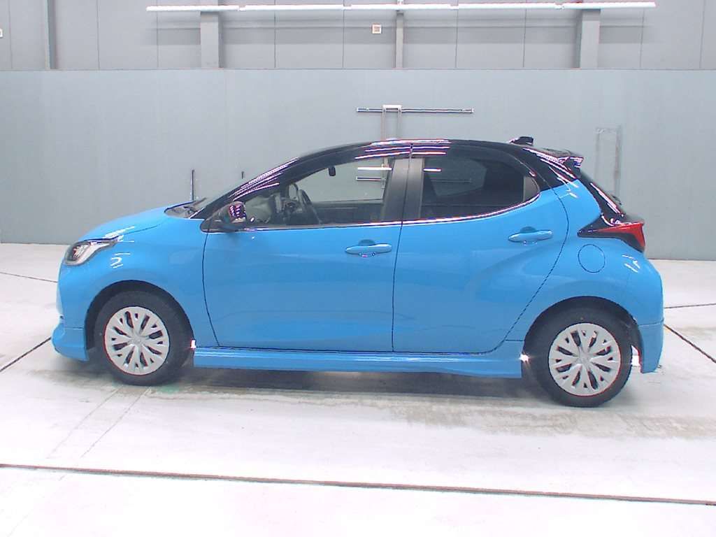 2021 Toyota Yaris ハイブリッドZ auction photo 4