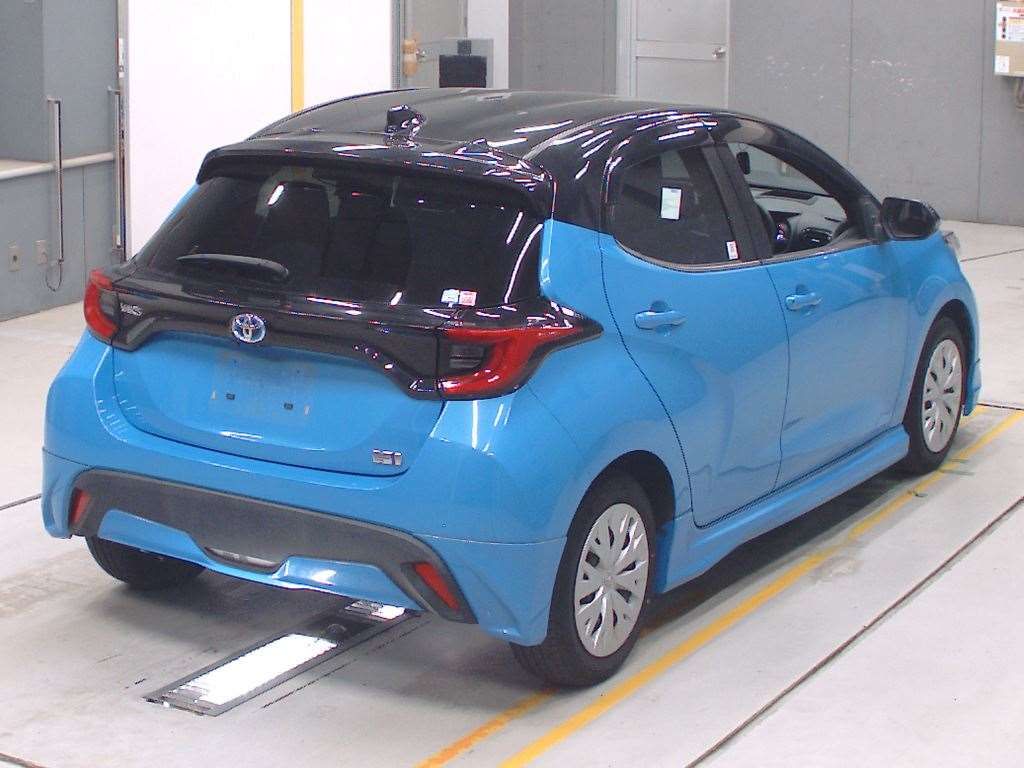 2021 Toyota Yaris ハイブリッドZ auction photo 2