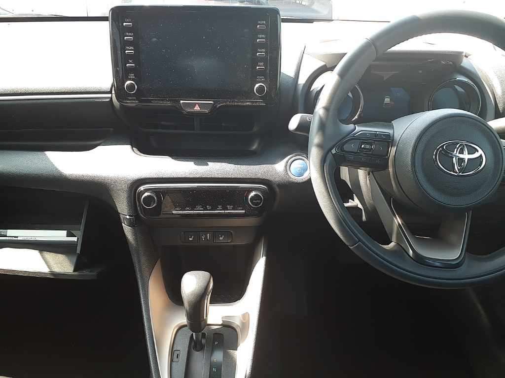 2021 Toyota Yaris ハイブリッドZ auction photo 9