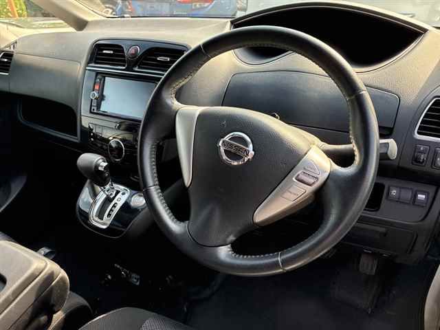 2013 Nissan Serena auction photo 3