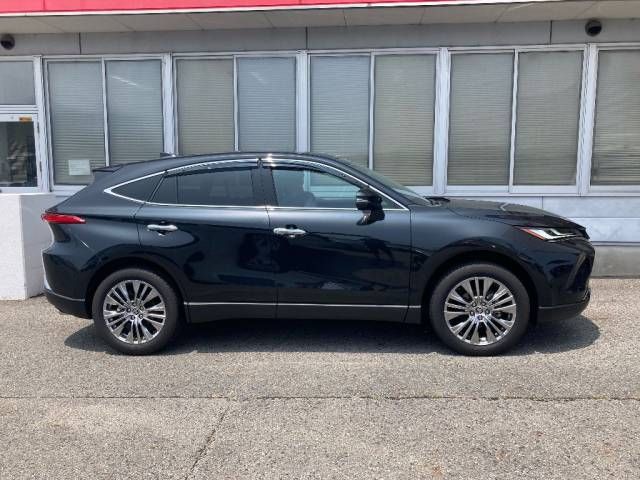 2025 Toyota Harrier Z Leather Package auction photo 2