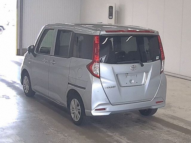 2022 Toyota Roomy X 4WD auction photo 2