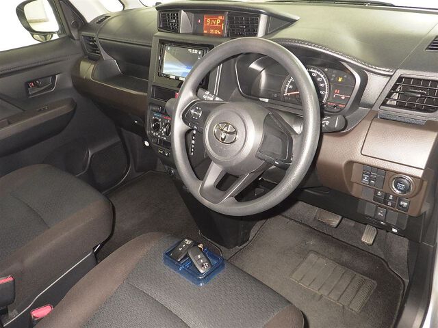 2022 Toyota Roomy X 4WD auction photo 3
