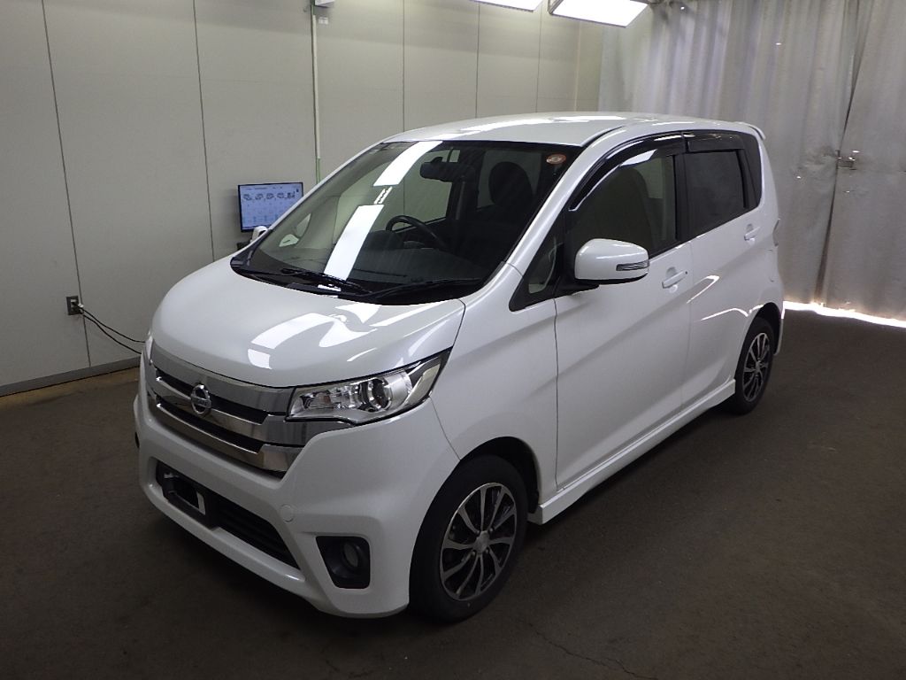 2013 Nissan Dayz 4WD ハイウェイスターX auction photo 4