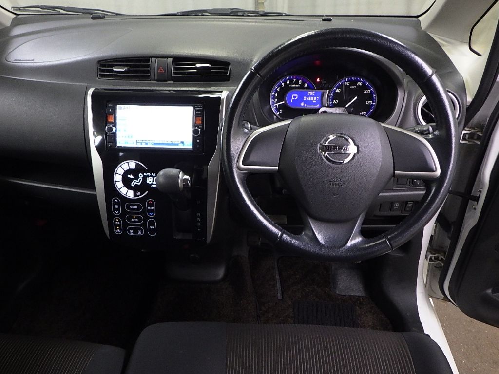 2013 Nissan Dayz 4WD ハイウェイスターX auction photo 3