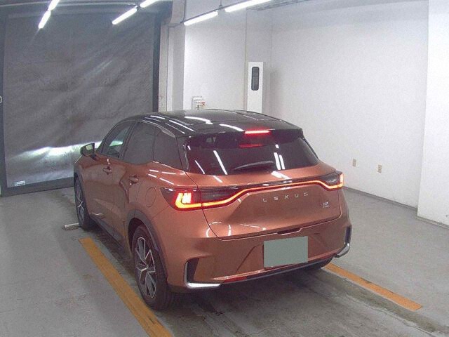 2025 Lexus LBX Cool 4WD auction photo 2