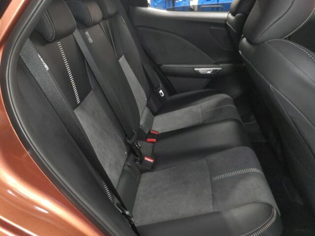 2025 Lexus LBX Cool 4WD auction photo 6