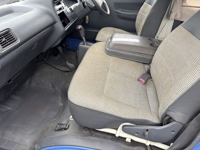 1994 Toyota Hiace 4WD キャンピングシャ auction photo 9