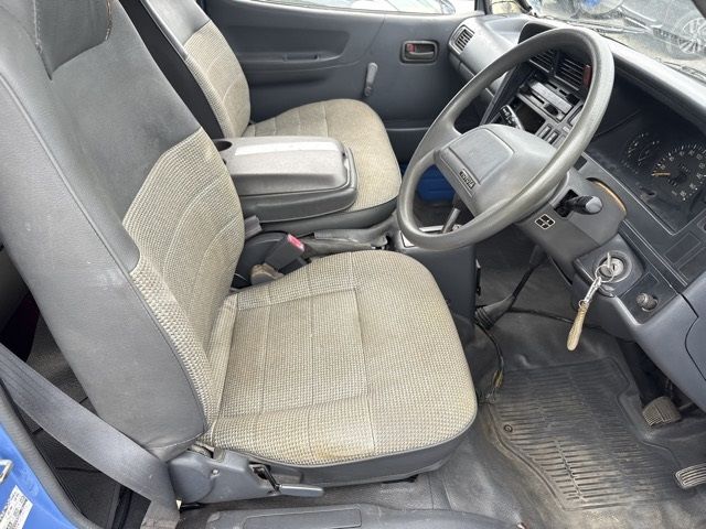 1994 Toyota Hiace 4WD キャンピングシャ auction photo 8