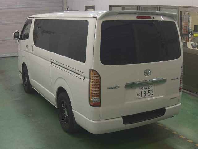 2015 Toyota Hiace スーパーGL auction photo 2