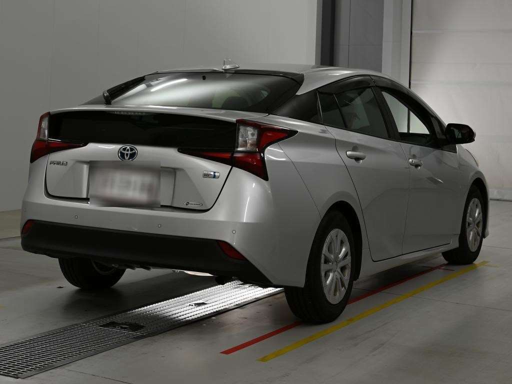 2021 Toyota Prius S Safety Plus 2 auction photo 2