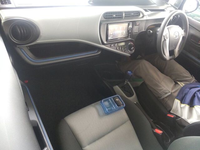 2014 Toyota Aqua S auction photo 3