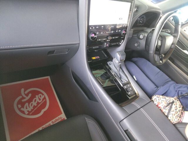 2024 Toyota Alphard Z auction photo 3