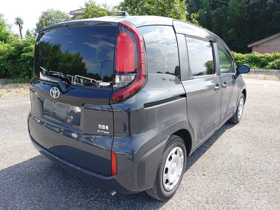 2023 Toyota Sienta auction photo 2