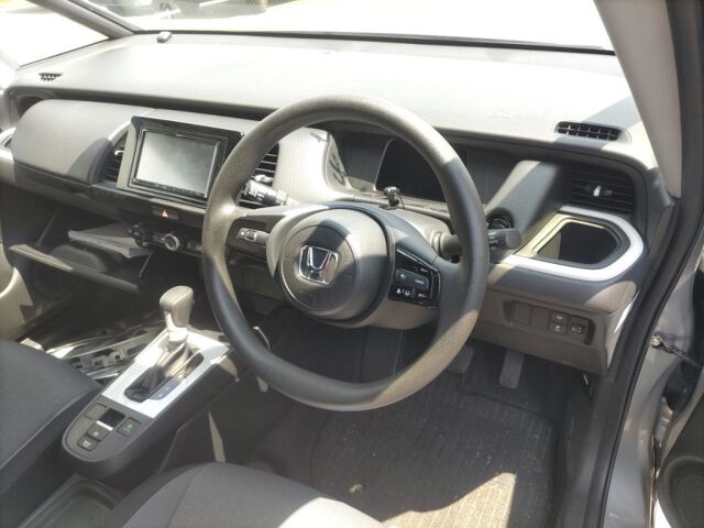 2024 Honda Fit EHEVベーシック 4WD auction photo 3
