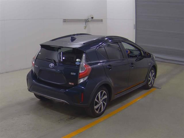 2017 Toyota Aqua Crossover auction photo 4