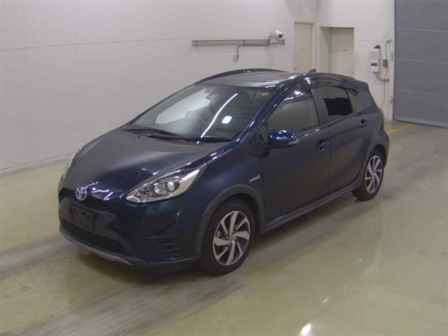 2017 Toyota Aqua Crossover auction photo 3