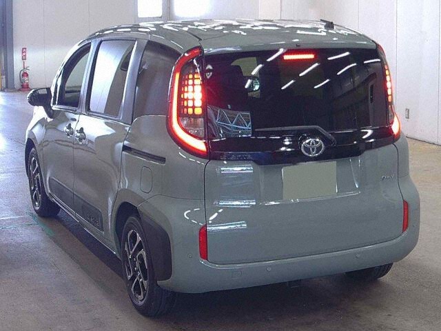 2026 Toyota Sienta ハイブリッドZ auction photo 2