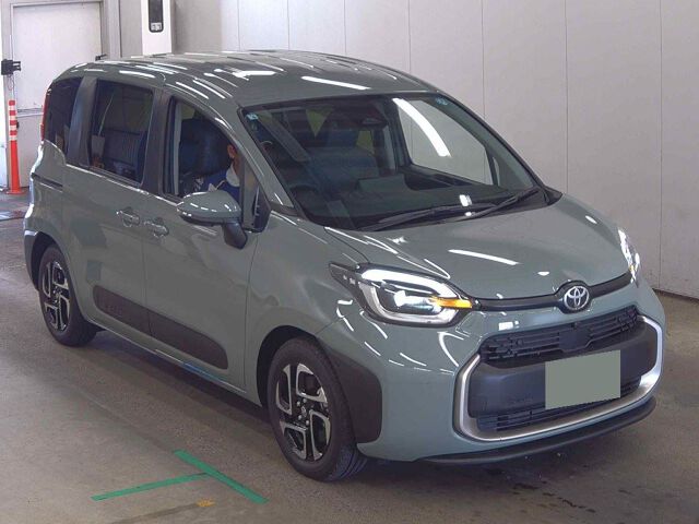 Japan Auction Vehicles 8 2026 Toyota Sienta ハイブリッドZ auction photo
