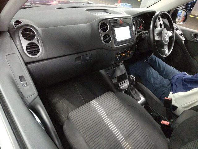 2011 Volkswagen ティグアン 4WD auction photo 3