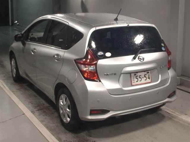 2019 Nissan Note e-パワーエマブレ auction photo 2