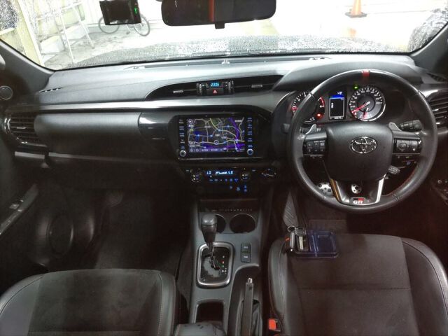2021 Toyota Hilux Z GR Sport 4WD auction photo 3