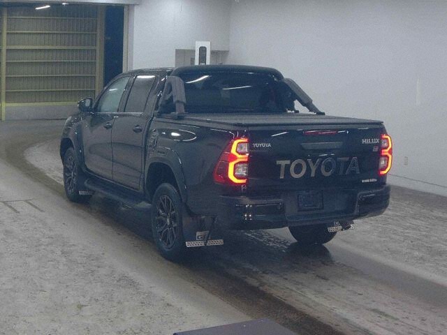 2021 Toyota Hilux Z GR Sport 4WD auction photo 2