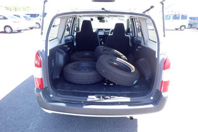2021 Toyota Probox 4WD GL auction photo 3