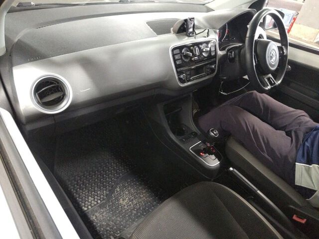 2012 Volkswagen アップ! Whitening up! auction photo 3