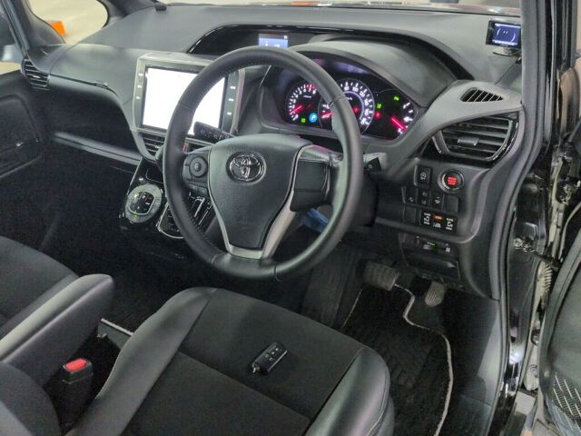 2019 Toyota Noah SI WXB 2 auction photo 3